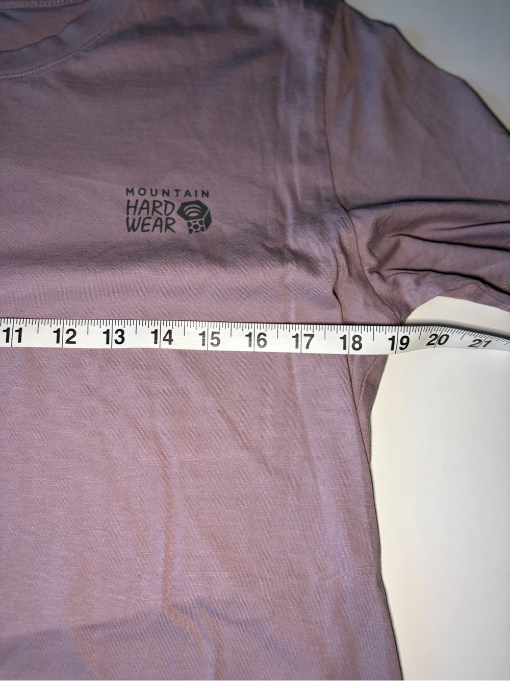 Mountain hardwear women’s medium purple short sleeve logo tee shirt front back - Picture 4 of 5
